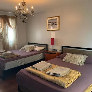 Self Service Small Breakfast, 2 Double Beds Private Montréal